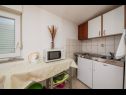 Apartementen Milica - parking and garden: A1(6), SA2 gornji(2), SA3 donji(2), A4(2+1) Kastel Luksic - Riviera Split  - Studio-appartment - SA3 donji(2): keuken en eetkamer