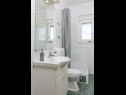 Apartementen Vana - 400 m from beach: A1(4+1) Kastel Novi - Riviera Split  - Appartement - A1(4+1): badkamer met toilet