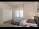 Apartementen Vana - 400 m from beach: A1(4+1) Kastel Novi - Riviera Split  - Appartement - A1(4+1): slaapkamer