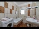 Apartementen Vana - 400 m from beach: A1(4+1) Kastel Novi - Riviera Split  - Appartement - A1(4+1): badkamer met toilet