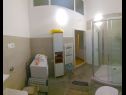 Apartementen Nino - sea view: A1(4) Kastel Novi - Riviera Split  - Appartement - A1(4): badkamer met toilet