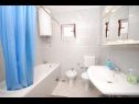 Apartementen Ezgety - 330m from the beach: A1(6) Kastel Stafilic - Riviera Split  - Appartement - A1(6): badkamer met toilet