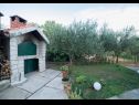 Apartementen Damir - with garden: A1(6) Kastel Stafilic - Riviera Split  - huis