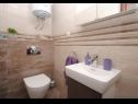 Apartementen Damir - with garden: A1(6) Kastel Stafilic - Riviera Split  - Appartement - A1(6): badkamer met toilet
