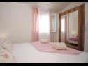 Apartementen Damir - with garden: A1(6) Kastel Stafilic - Riviera Split  - Appartement - A1(6): slaapkamer