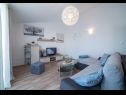 Apartementen Damir - with garden: A1(6) Kastel Stafilic - Riviera Split  - Appartement - A1(6): woonkamer