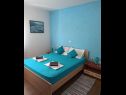 Apartementen Matko-200m from the beach: A1 sjever(2+2), A2 jug(2+2), A3(6+2) Kastel Stafilic - Riviera Split  - Appartement - A2 jug(2+2): slaapkamer
