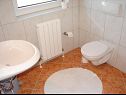 Apartementen en kamers Anka - with open jacuzzi: SA4(2), SA2(2), R1(2), R3(2), R5(2) Podstrana - Riviera Split  - Studio-appartment - SA2(2): badkamer met toilet