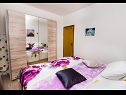 Apartementen Mariska - with swimming pool: A1(6+2), A2(6+2) Podstrana - Riviera Split  - Appartement - A1(6+2): slaapkamer