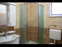 Apartementen Robi - 50m from beach SA2(2+1), SA4(2+1), R1(2), R3(2) Podstrana - Riviera Split  - Studio-appartment - SA4(2+1): badkamer met toilet