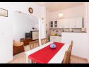 Apartementen Knez 1 - 50 m from beach: A3(4) Podstrana - Riviera Split  - Appartement - A3(4): keuken en eetkamer