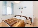 Apartementen Knez 1 - 50 m from beach: A3(4) Podstrana - Riviera Split  - Appartement - A3(4): slaapkamer