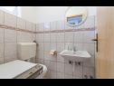 Apartementen Vini- beautiful garden and terrase A4(4+2) Podstrana - Riviera Split  - Appartement - A4(4+2): badkamer met toilet