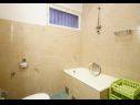 Apartementen Marija - 120 m from the beach : A1(4+1), SA3(2) Podstrana - Riviera Split  - Appartement - A1(4+1): badkamer met toilet