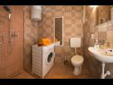 Apartementen Zdrav - with big terrace: A1(4) Split - Riviera Split  - Appartement - A1(4): badkamer met toilet