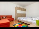 Apartementen Jurica - 300 m from sea: A1 Lea(2+1), A2 Roko(2+1) Split - Riviera Split  - Appartement - A1 Lea(2+1): slaapkamer