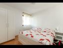 Apartementen Jurica - 300 m from sea: A1 Lea(2+1), A2 Roko(2+1) Split - Riviera Split  - Appartement - A2 Roko(2+1): slaapkamer