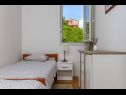 Apartementen Jurica - 300 m from sea: A1 Lea(2+1), A2 Roko(2+1) Split - Riviera Split  - slaapkamer