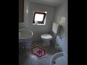 Apartementen Niki - 5m from the sea: A1-Mande (3+1), A2 -Hela (4) Drvenik Veli (Eiland Drvenik Veli) - Riviera Trogir  - Appartement - A2 -Hela (4): badkamer met toilet