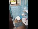 Apartementen Pero - 70m from the sea: A1(6), A2(2) Marina - Riviera Trogir  - Appartement - A1(6): badkamer met toilet