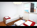 Apartementen Pero - 70m from the sea: A1(6), A2(2) Marina - Riviera Trogir  - Appartement - A1(6): slaapkamer