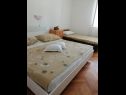 Apartementen Anka- comfortable and affordable A2(3+2), A1(6) Marina - Riviera Trogir  - Appartement - A1(6): slaapkamer