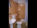 Apartementen Per - 80 m from beach: SA2(2+1), A5(3), A6(2+1), A45(8), SA3(3), A7(2+1) Marina - Riviera Trogir  - Studio-appartment - SA2(2+1): badkamer met toilet