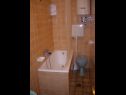 Apartementen Per - 80 m from beach: SA2(2+1), A5(3), A6(2+1), A45(8), SA3(3), A7(2+1) Marina - Riviera Trogir  - Studio-appartment - SA3(3): badkamer met toilet