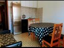 Apartementen Per - 80 m from beach: SA2(2+1), A5(3), A6(2+1), A45(8), SA3(3), A7(2+1) Marina - Riviera Trogir  - Appartement - A45(8): keuken en eetkamer