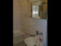 Apartementen Pero - 70m from the sea: A1(6), A2(2) Marina - Riviera Trogir  - Appartement - A2(2): badkamer met toilet