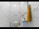 Apartementen Lux 2 - heated pool: A2(4+2), A3(4+2) Marina - Riviera Trogir  - Appartement - A2(4+2): badkamer met toilet