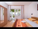 Apartementen Vin - 40 m from sea: A1 (4+1), A2 (2+2), A3 (2+2) Seget Donji - Riviera Trogir  - Appartement - A1 (4+1): slaapkamer