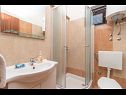 Apartementen Vin - 40 m from sea: A1 (4+1), A2 (2+2), A3 (2+2) Seget Donji - Riviera Trogir  - Appartement - A2 (2+2): badkamer met toilet