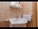 Apartementen Vin - 40 m from sea: A1 (4+1), A2 (2+2), A3 (2+2) Seget Donji - Riviera Trogir  - Appartement - A3 (2+2): badkamer met toilet