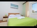 Apartementen Vin - 40 m from sea: A1 (4+1), A2 (2+2), A3 (2+2) Seget Donji - Riviera Trogir  - Appartement - A3 (2+2): slaapkamer