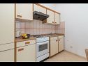 Apartementen Vin - 40 m from sea: A1 (4+1), A2 (2+2), A3 (2+2) Seget Donji - Riviera Trogir  - Appartement - A3 (2+2): keuken