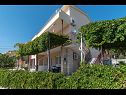 Apartementen Vin - 40 m from sea: A1 (4+1), A2 (2+2), A3 (2+2) Seget Donji - Riviera Trogir  - huis
