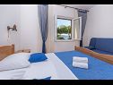 Apartementen Vin - 40 m from sea: A1 (4+1), A2 (2+2), A3 (2+2) Seget Donji - Riviera Trogir  - Appartement - A2 (2+2): slaapkamer