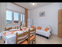 Apartementen Vin - 40 m from sea: A1 (4+1), A2 (2+2), A3 (2+2) Seget Donji - Riviera Trogir  - Appartement - A3 (2+2): eetkamer