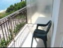 Apartementen Rose - 30 m from the beach: A1(2+1), A2(2+1), A3(2+1), A4(2+1), A5(2+1) Seget Vranjica - Riviera Trogir  - Appartement - A2(2+1): balkon