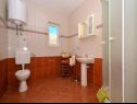 Apartementen Žar - free parking A1(4+1), A2(2+2), A3(2+2), A4(4+1) Seget Vranjica - Riviera Trogir  - Appartement - A1(4+1): badkamer met toilet