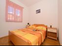 Apartementen Žar - free parking A1(4+1), A2(2+2), A3(2+2), A4(4+1) Seget Vranjica - Riviera Trogir  - Appartement - A1(4+1): slaapkamer