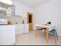 Apartementen Žar - free parking A1(4+1), A2(2+2), A3(2+2), A4(4+1) Seget Vranjica - Riviera Trogir  - Appartement - A2(2+2): keuken en eetkamer