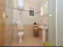 Apartementen Žar - free parking A1(4+1), A2(2+2), A3(2+2), A4(4+1) Seget Vranjica - Riviera Trogir  - Appartement - A2(2+2): badkamer met toilet