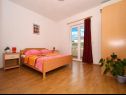 Apartementen Žar - free parking A1(4+1), A2(2+2), A3(2+2), A4(4+1) Seget Vranjica - Riviera Trogir  - Appartement - A2(2+2): slaapkamer