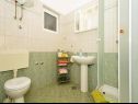 Apartementen Žar - free parking A1(4+1), A2(2+2), A3(2+2), A4(4+1) Seget Vranjica - Riviera Trogir  - Appartement - A4(4+1): badkamer met toilet