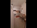 Apartementen Žeki - 20 m from the sea: A1(3), SA2 (2) Seget Vranjica - Riviera Trogir  - Appartement - A1(3): keuken en eetkamer