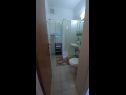 Apartementen Žeki - 20 m from the sea: A1(3), SA2 (2) Seget Vranjica - Riviera Trogir  - Studio-appartment - SA2 (2): badkamer met toilet