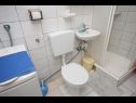 Apartementen Kira - 20 M from the beach : A1(4+1) Seget Vranjica - Riviera Trogir  - Appartement - A1(4+1): badkamer met toilet