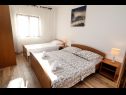 Apartementen Ante - 50 M from the sea : A1(5), A2(8) Seget Vranjica - Riviera Trogir  - Appartement - A1(5): slaapkamer